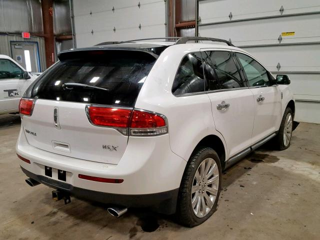 2LMDJ6JK1DBL32051 - 2013 LINCOLN MKX WHITE photo 4