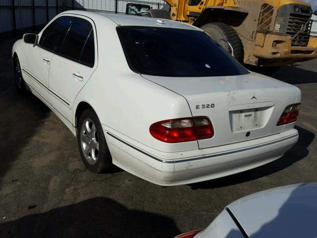 WDBJF65J22B488249 - 2002 MERCEDES-BENZ E 320 WHITE photo 3