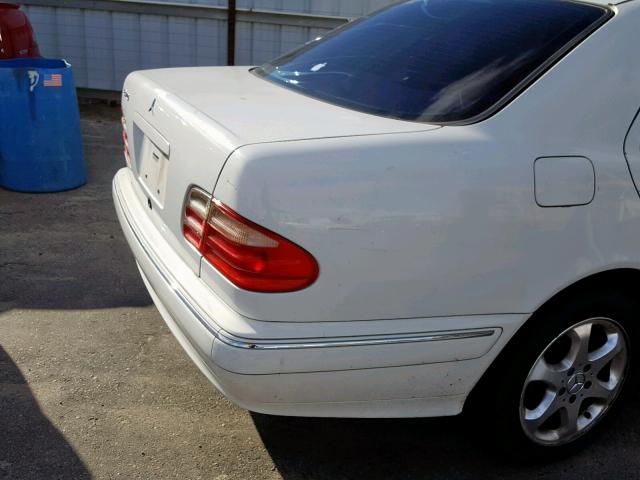 WDBJF65J22B488249 - 2002 MERCEDES-BENZ E 320 WHITE photo 9