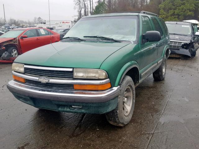 1GNCS13W6X2171919 - 1999 CHEVROLET BLAZER GREEN photo 2