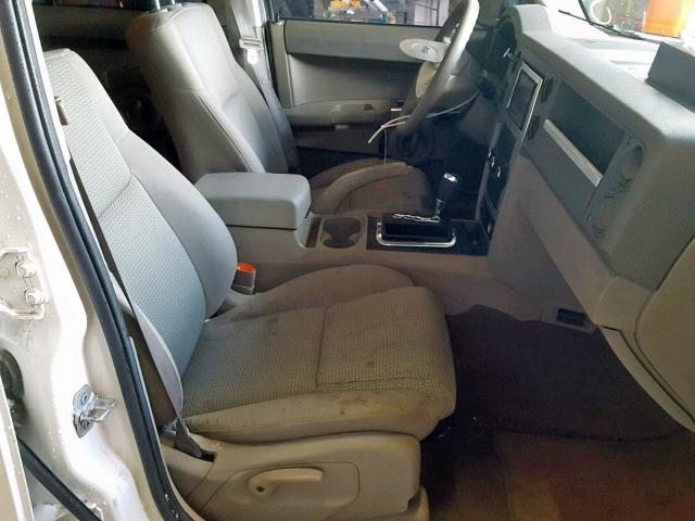 1J8HG48K98C132964 - 2008 JEEP COMMANDER WHITE photo 5