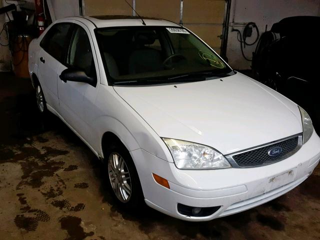 1FAFP34N75W174476 - 2005 FORD FOCUS ZX4 WHITE photo 1