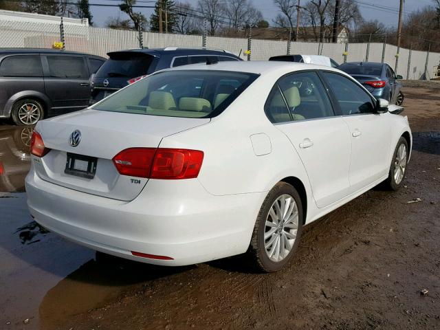 3VWLL7AJ3EM440204 - 2014 VOLKSWAGEN JETTA TDI WHITE photo 4