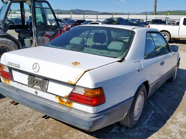 WDBEA50D9KB003732 - 1989 MERCEDES-BENZ 300 CE WHITE photo 4