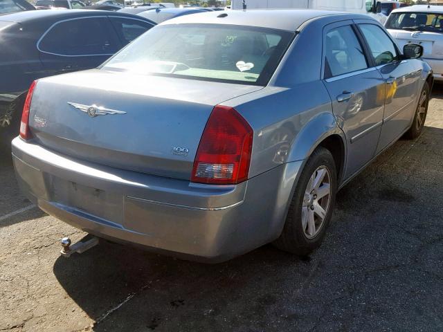 2C3LA53GX6H296895 - 2006 CHRYSLER 300 TOURIN SILVER photo 4