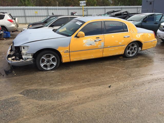 1LNHM82W3YY883561 - 2000 LINCOLN TOWN CAR S YELLOW photo 10