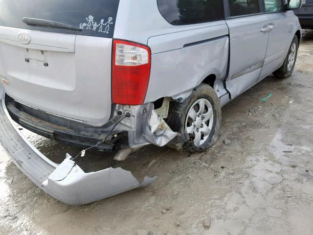 KNDMG4C37A6341422 - 2010 KIA SEDONA LX SILVER photo 9