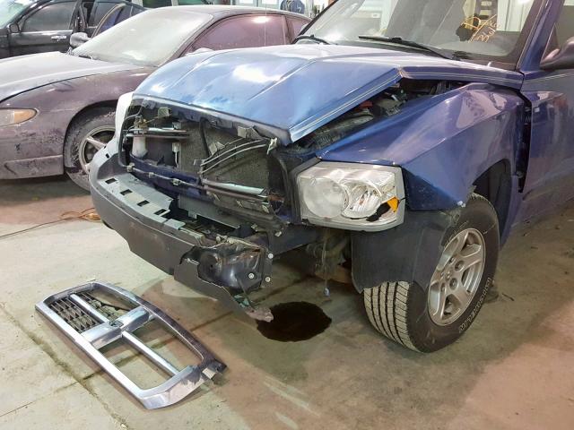 1D7HE42K75S193615 - 2005 DODGE DAKOTA SLT BLUE photo 9