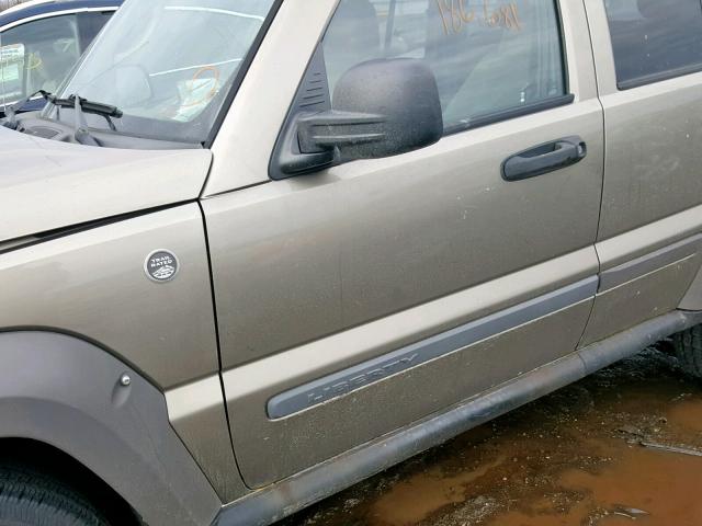 1J4GL38K75W724831 - 2005 JEEP LIBERTY RE BEIGE photo 10