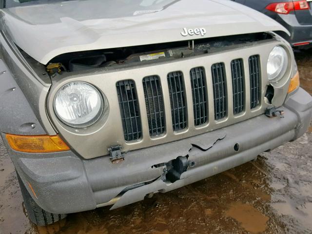 1J4GL38K75W724831 - 2005 JEEP LIBERTY RE BEIGE photo 9