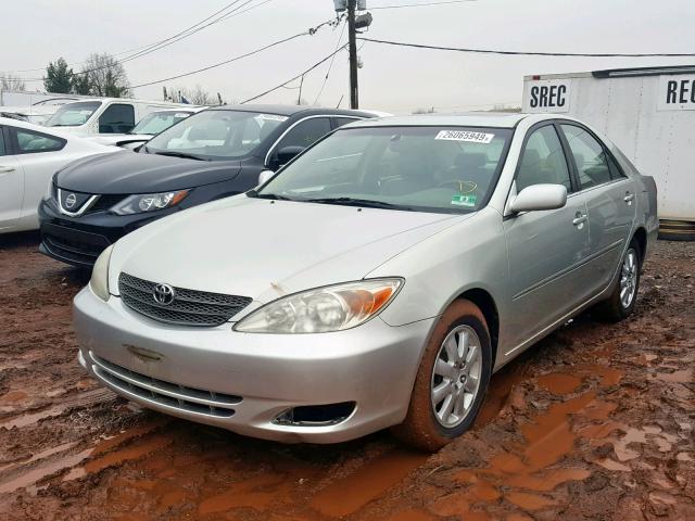 JTDBF30K320003570 - 2002 TOYOTA CAMRY LE SILVER photo 2