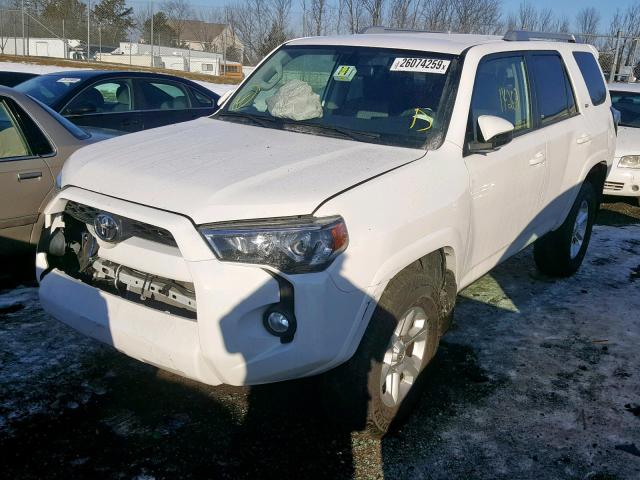 JTEBU5JR5J5574651 - 2018 TOYOTA 4RUNNER SR WHITE photo 2