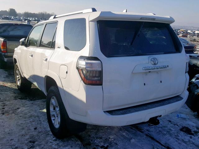 JTEBU5JR5J5574651 - 2018 TOYOTA 4RUNNER SR WHITE photo 3