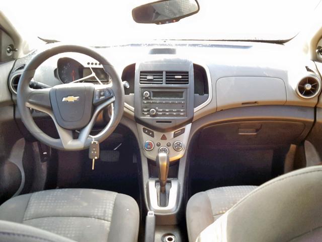 1G1JA5SH8G4133277 - 2016 CHEVROLET SONIC LS SILVER photo 9