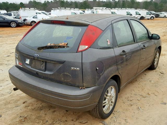 3FAFP37N25R126320 - 2005 FORD FOCUS ZX5 GRAY photo 4