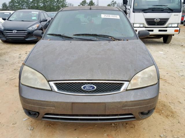 3FAFP37N25R126320 - 2005 FORD FOCUS ZX5 GRAY photo 9