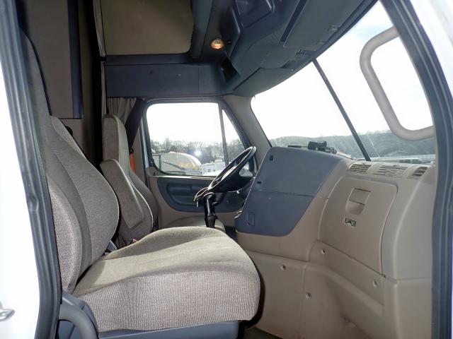 3AKJGLBG3GSHT7259 - 2016 FREIGHTLINER CASCADIA 1 WHITE photo 5