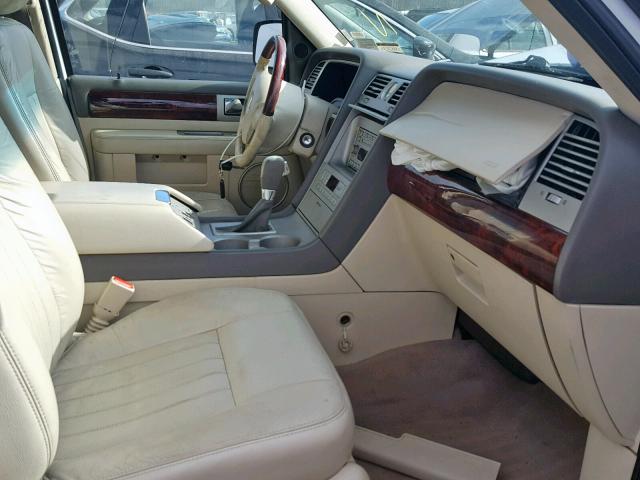 5LMFU28R44LJ42264 - 2004 LINCOLN NAVIGATOR WHITE photo 5