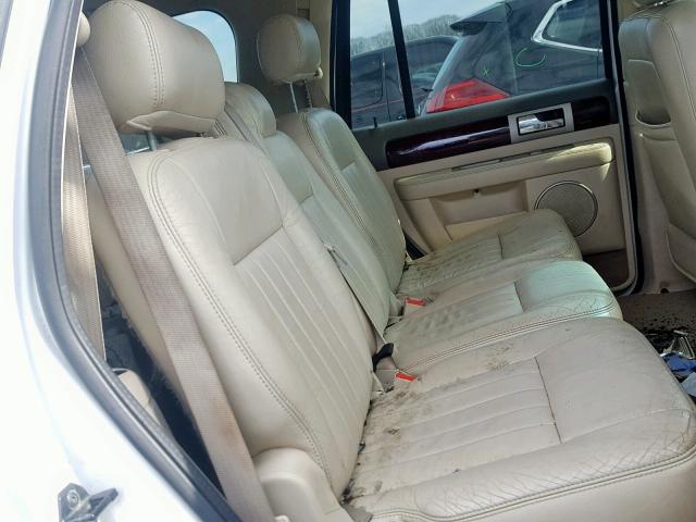 5LMFU28R44LJ42264 - 2004 LINCOLN NAVIGATOR WHITE photo 6