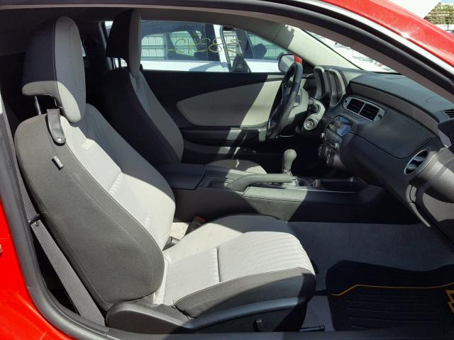 2G1FA1E35F9100067 - 2015 CHEVROLET CAMARO LS RED photo 5