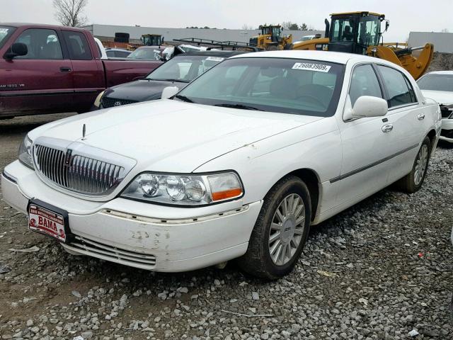 1LNHM82W45Y618241 - 2005 LINCOLN TOWN CAR S WHITE photo 2