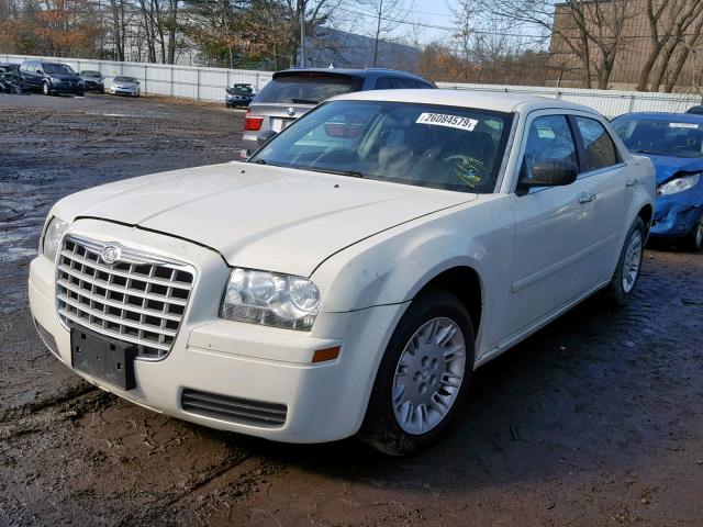 2C3JA43R55H583210 - 2005 CHRYSLER 300 WHITE photo 2