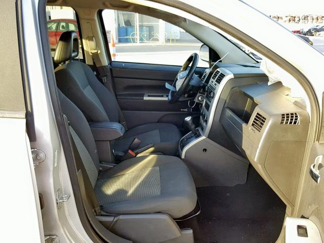 1J8FT47W38D665765 - 2008 JEEP COMPASS SP 银色 照片 5