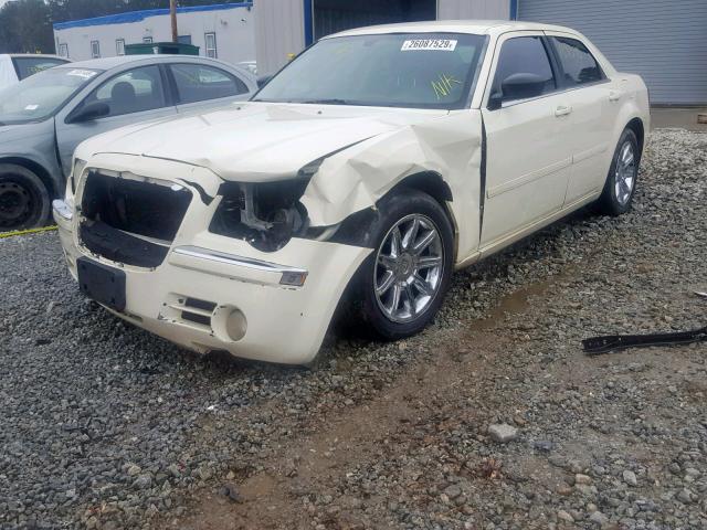 2C3KA43R16H509370 - 2006 CHRYSLER 300 WHITE photo 2