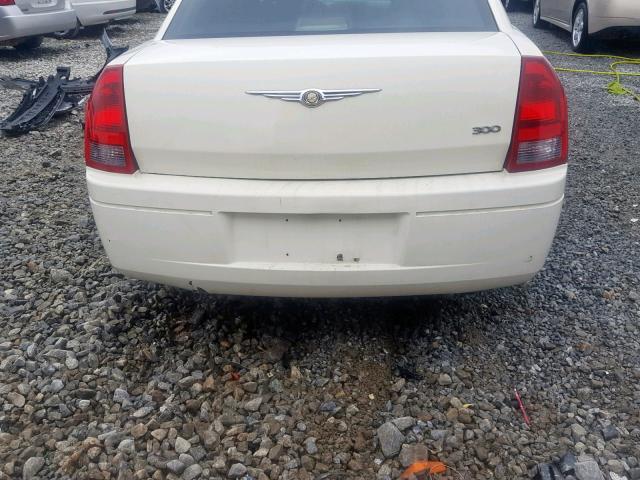 2C3KA43R16H509370 - 2006 CHRYSLER 300 WHITE photo 9