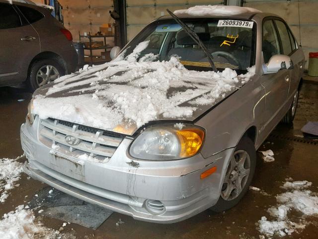 KMHCG45C15U624940 - 2005 HYUNDAI ACCENT GL SILVER photo 2