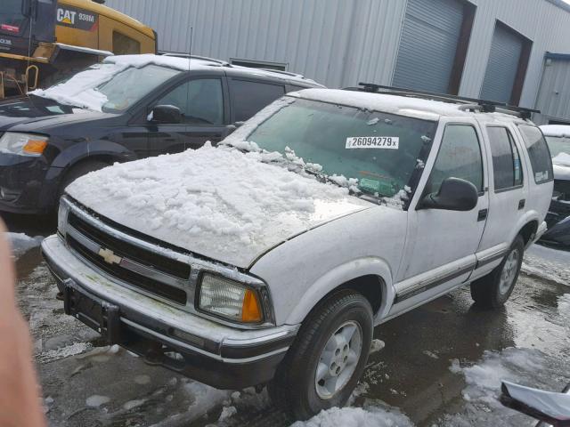 1GNDT13W2V2167896 - 1997 CHEVROLET BLAZER WHITE photo 2