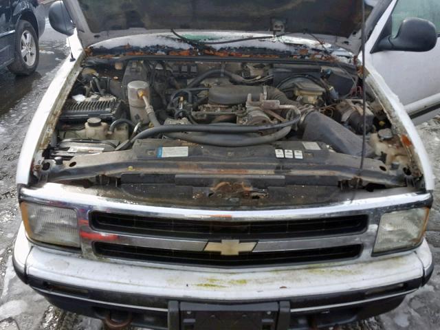 1GNDT13W2V2167896 - 1997 CHEVROLET BLAZER WHITE photo 7