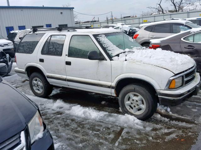 1GNDT13W2V2167896 - 1997 CHEVROLET BLAZER WHITE photo 9