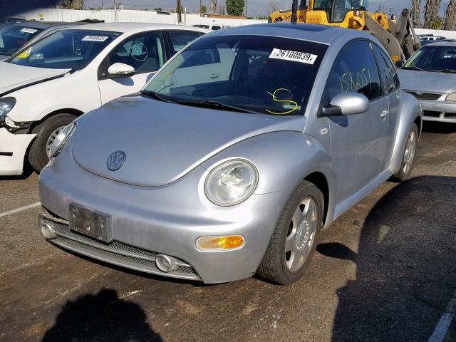 3VWCT21C61M405073 - 2001 VOLKSWAGEN NEW BEETLE Weiß Foto 2