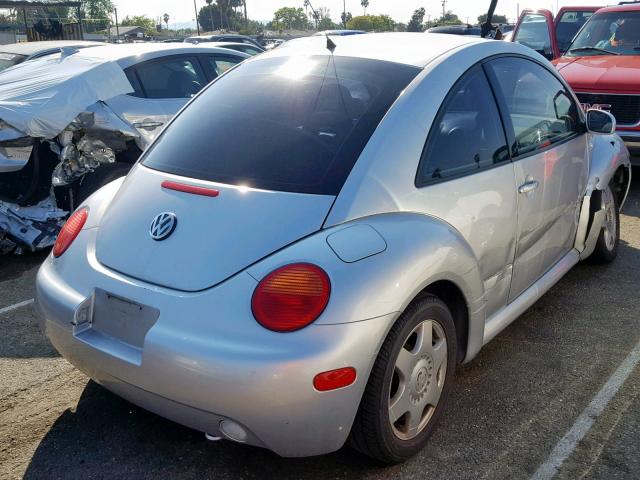 3VWCT21C61M405073 - 2001 VOLKSWAGEN NEW BEETLE Weiß Foto 4