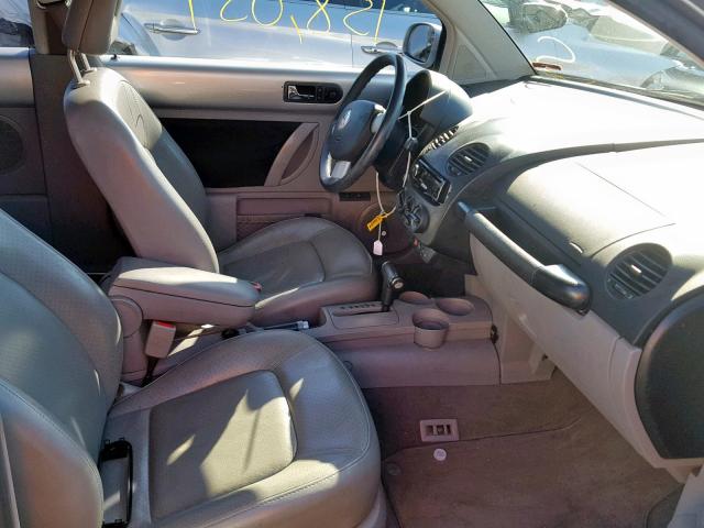 3VWCT21C61M405073 - 2001 VOLKSWAGEN NEW BEETLE Weiß Foto 5