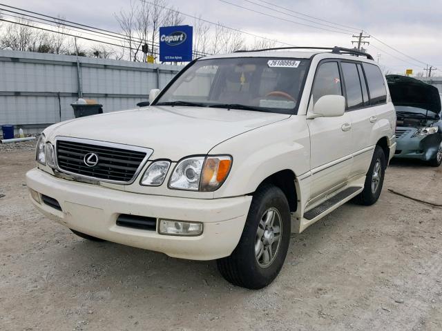 JTJHT00W313508135 - 2001 LEXUS LX 470 WHITE photo 2