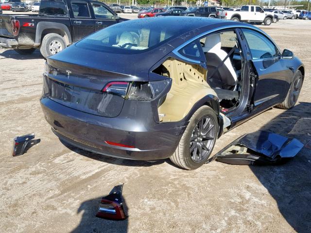 5YJ3E1EA6JF155581 - 2018 TESLA MODEL 3 GRAY photo 4