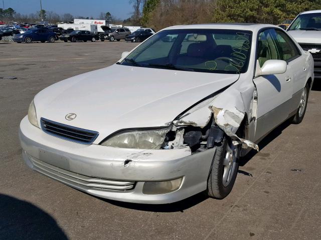 JT8BF28G910315903 - 2001 LEXUS ES 300 WHITE photo 2