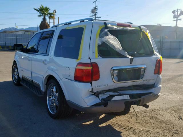 5LMFU27R34LJ30964 - 2004 LINCOLN NAVIGATOR WHITE photo 3