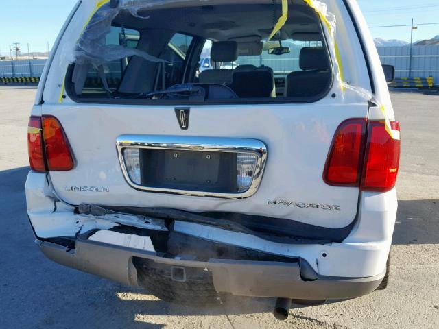 5LMFU27R34LJ30964 - 2004 LINCOLN NAVIGATOR WHITE photo 9