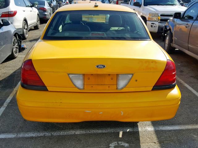 2FAHP71W66X141150 - 2006 FORD CROWN VICT YELLOW photo 10