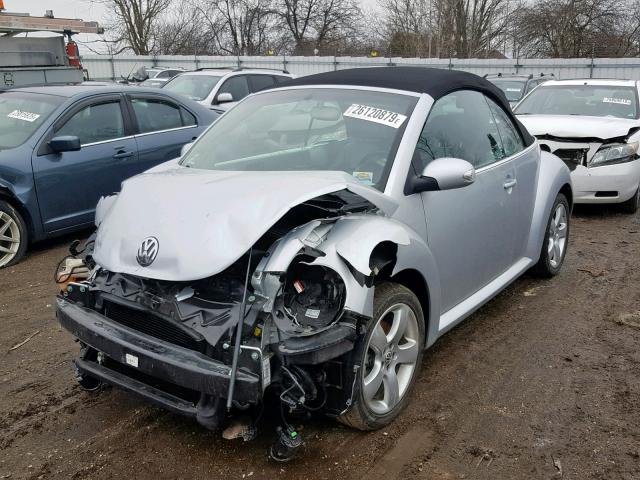 3VWSF31Y16M310478 - 2006 VOLKSWAGEN NEW BEETLE Gümüş foto 2