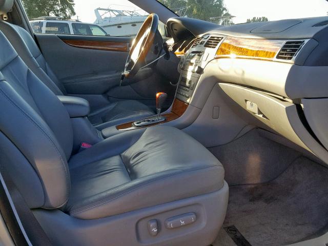 JTHBA30G055075942 - 2005 LEXUS ES 330 SILVER photo 5