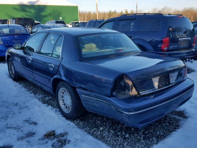 2FAFP74W5WX149792 - 1998 FORD CROWN VICT BLUE photo 3