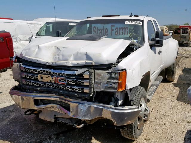 1GT523C82DZ170347 - 2013 GMC SIERRA K35 WHITE photo 2