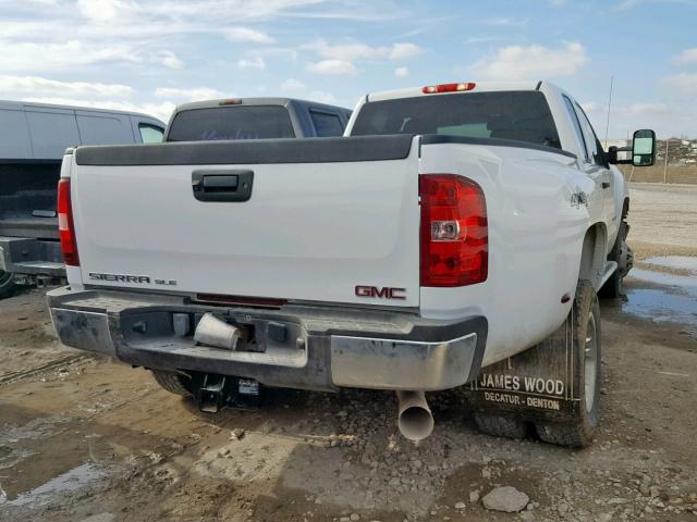 1GT523C82DZ170347 - 2013 GMC SIERRA K35 WHITE photo 4