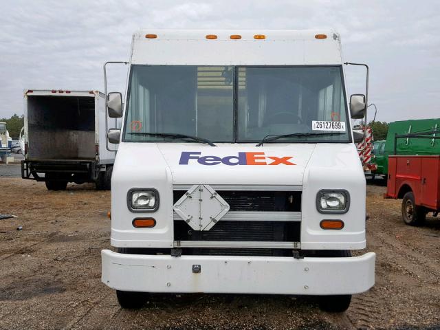 4UZA4FF41YCF81510 - 2000 FREIGHTLINER CHASSIS M WHITE photo 9