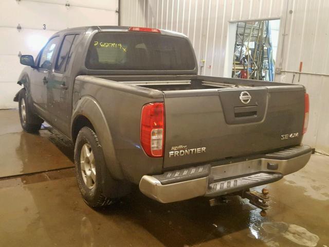 1N6AD07W46C413272 - 2006 NISSAN FRONTIER C GRAY photo 3