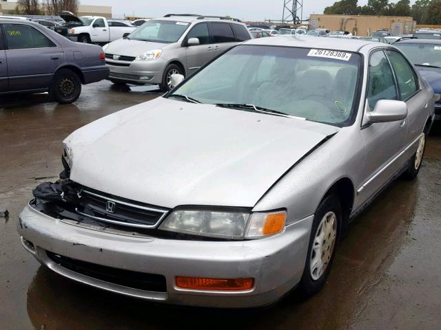 1HGCD5691TA220543 - 1996 HONDA ACCORD VAL SILVER photo 2